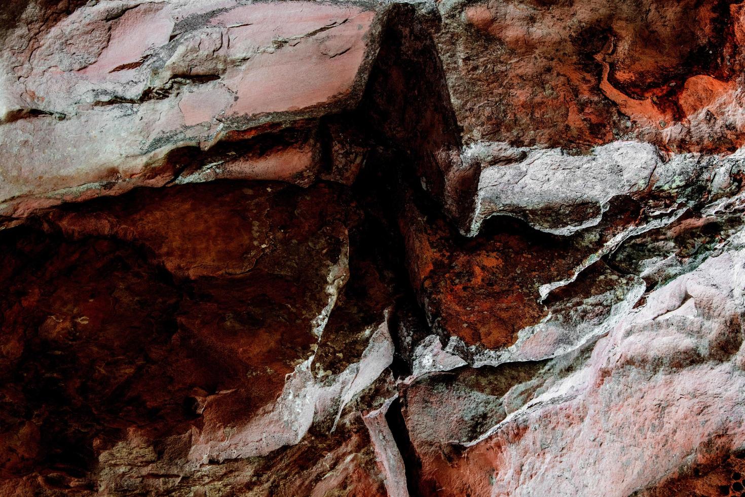 Textura de piedra de roca roja y blanca aislada y gran colección de fondo de piedras de granito foto