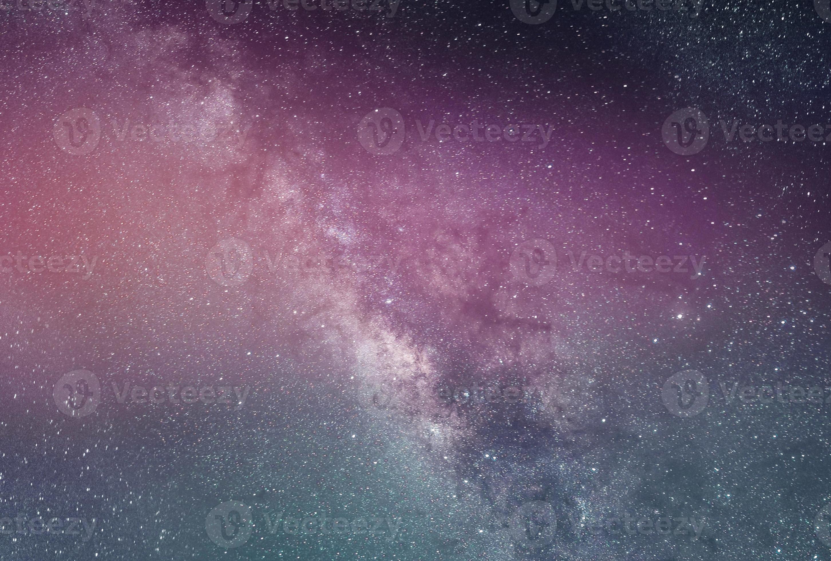 Abstrakter Hintergrund von Galaxie với Sternen và Planeten là một tác phẩm nghệ thuật đầy màu sắc và sự sáng tạo. Hãy xem hình ảnh để chiêm ngưỡng vẻ đẹp tuyệt vời này.