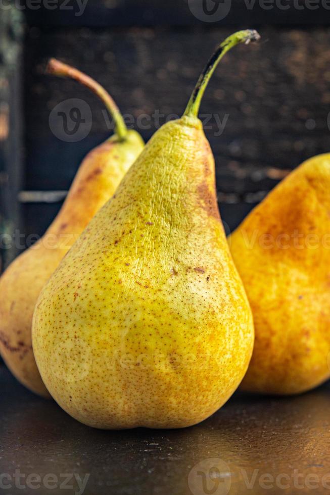 bocadillo de vitamina de fruta fresca de pera foto