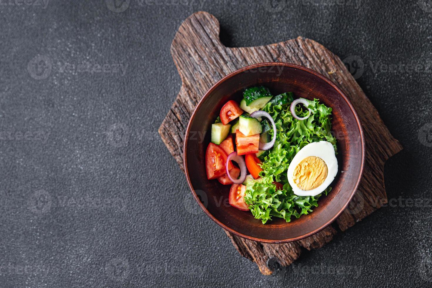 ensalada de huevos, verdura, pepino, tomate, lechuga, verdura foto