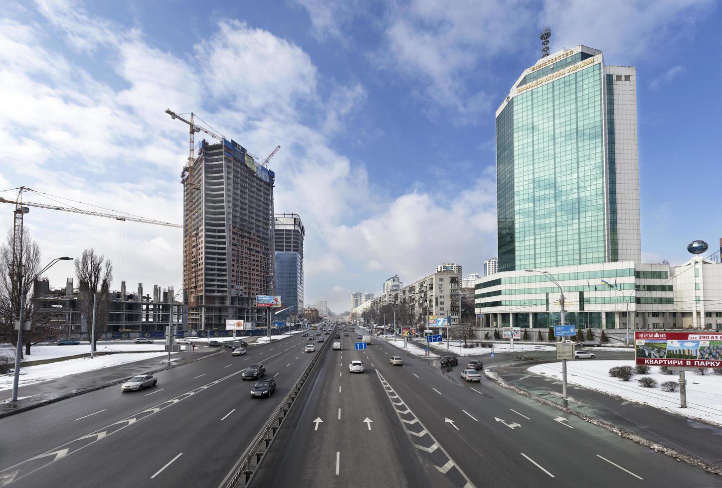 View overcity traffic on Peremogi Prospect in Kyiv photo