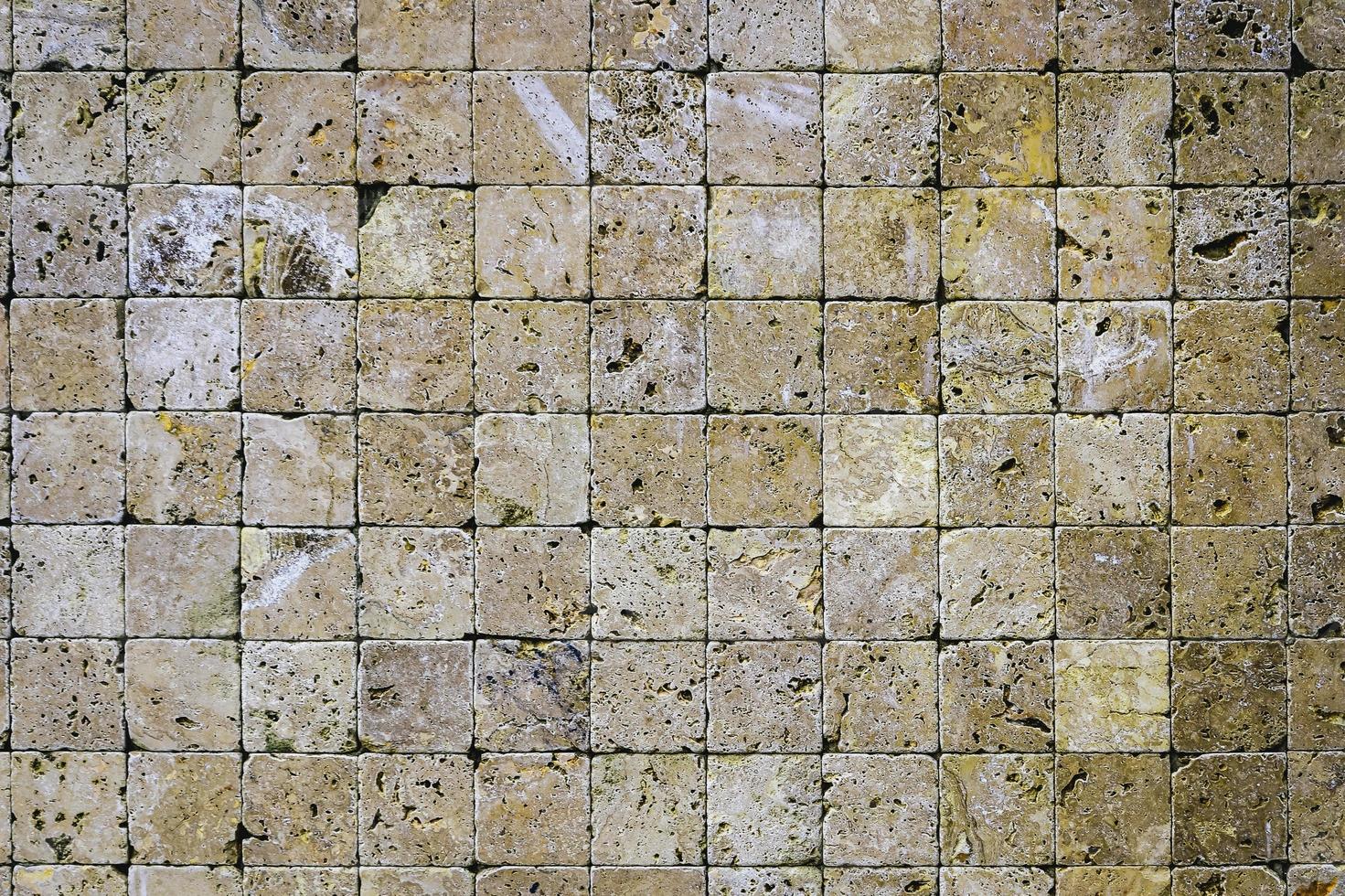Muro de piedra perfectamente organizado, textura blanca y verde de la textura de fondo de la pared de roca foto
