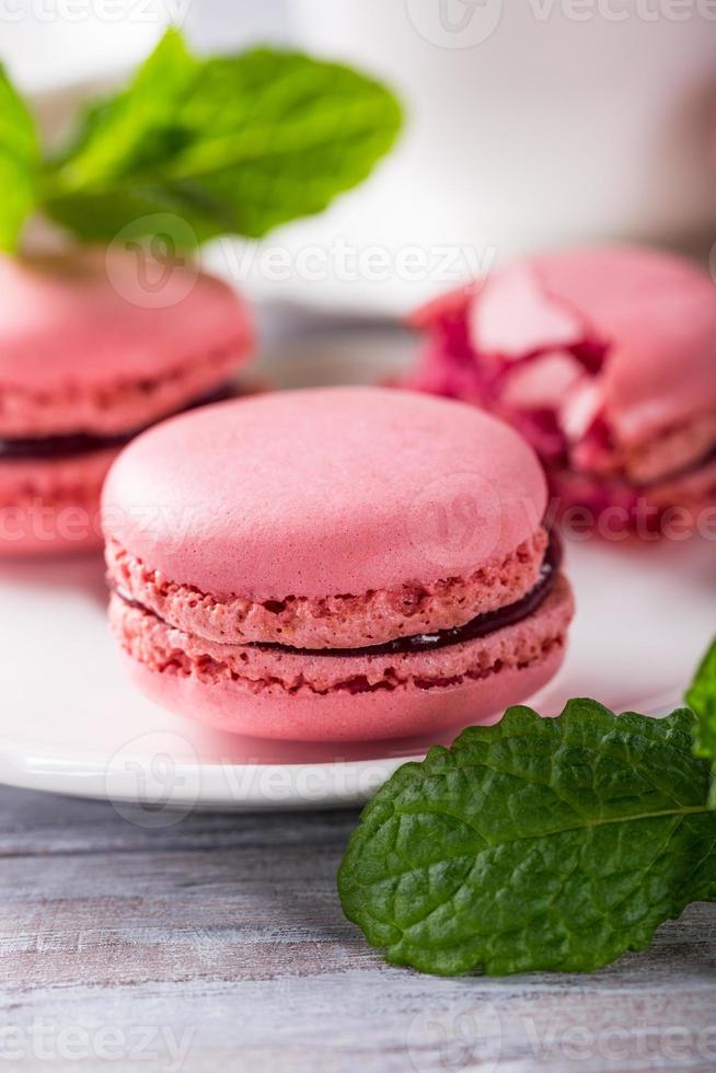 macarons franceses de frambuesa foto