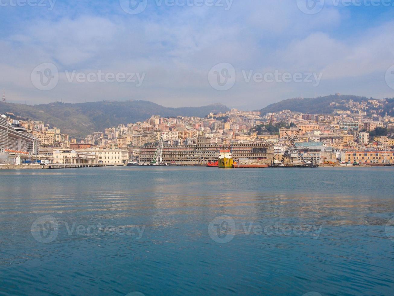 Vista de Génova Italia desde el mar foto