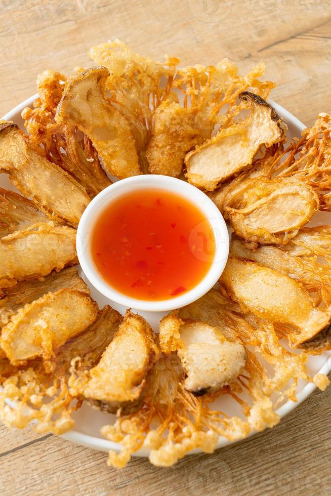 deep fried Enoki mushroom and King Oyster mushroom with spicy dipping