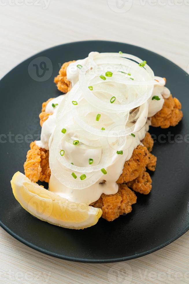 Snow Onion Chicken or Fried Chicken with Creamy Onions Sauce photo