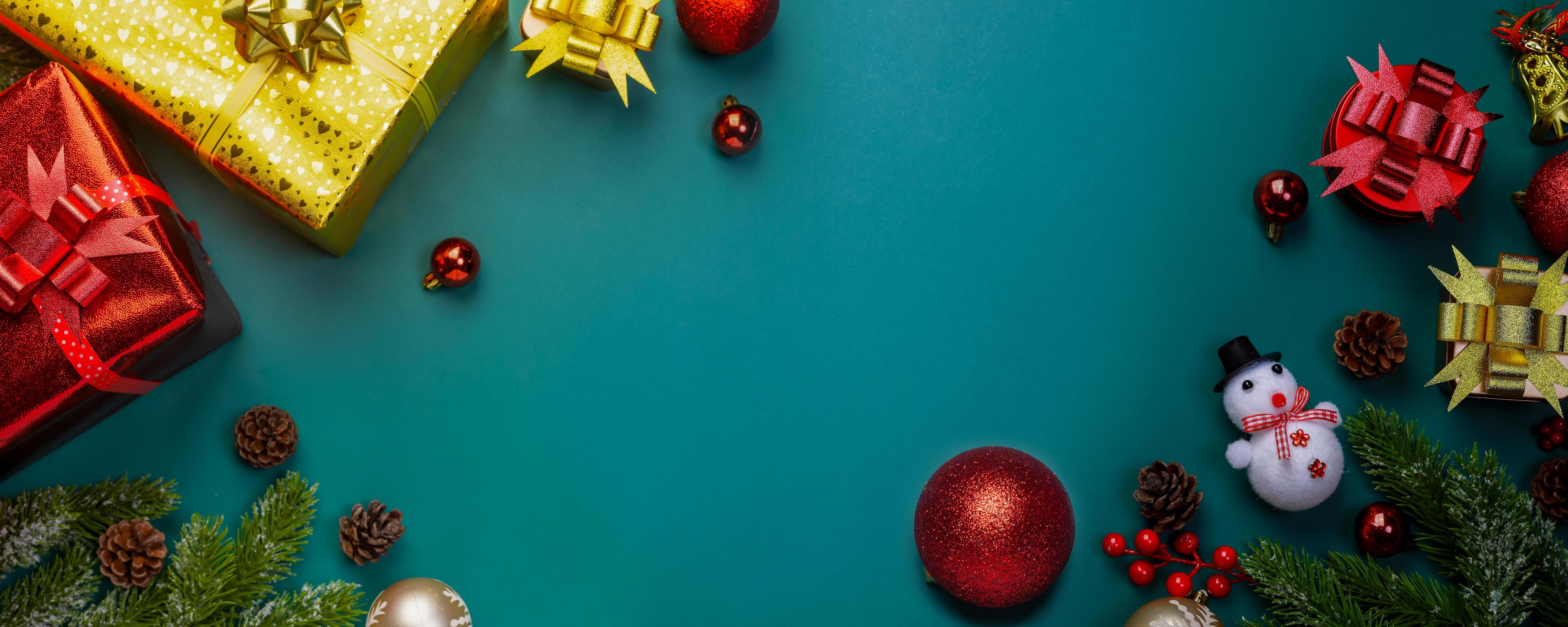 Christmas background with fir branches, present or gift, red and gold ball  on dark green banner background. Top view with copy space 4733650 Stock  Photo at Vecteezy