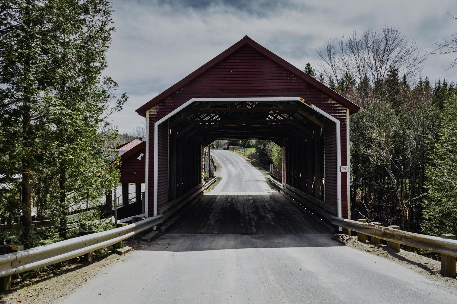 un puente cubierto de quebec. foto