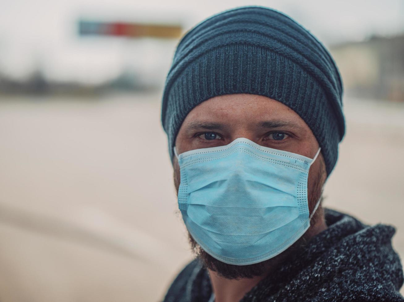 retrato, de, un, hombre, en, un, médico, máscara foto