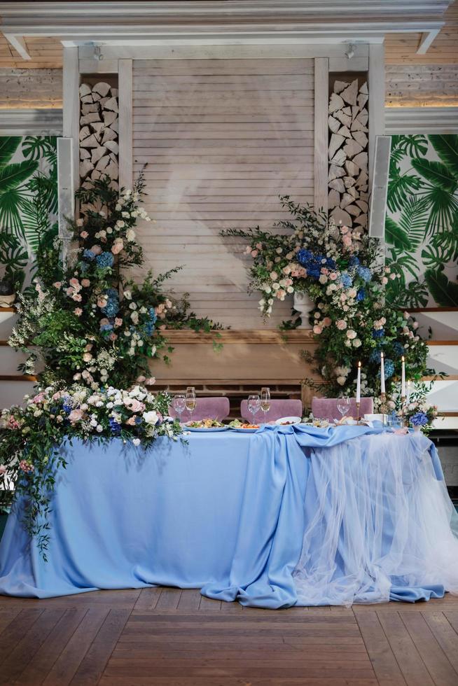 The presidium of the newlyweds in the banquet hall of the restaurant photo