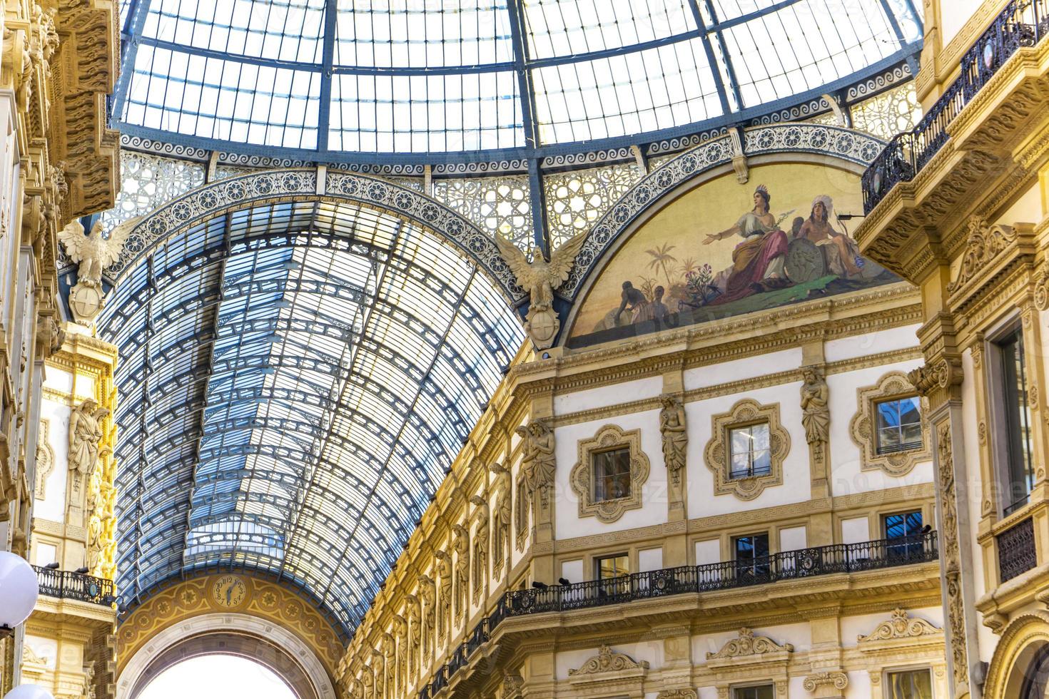 Galleria Vittorio Emanuele II in Milan photo