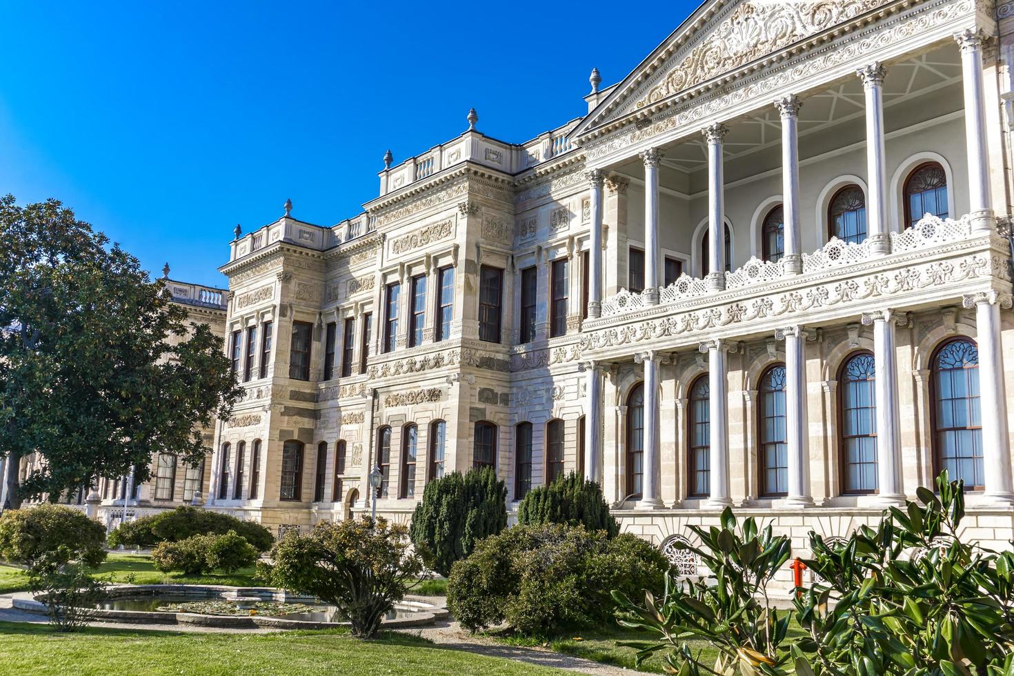 Estambul, Turquía, 2019 - Palacio Dolmabahce, construido en 1856 foto