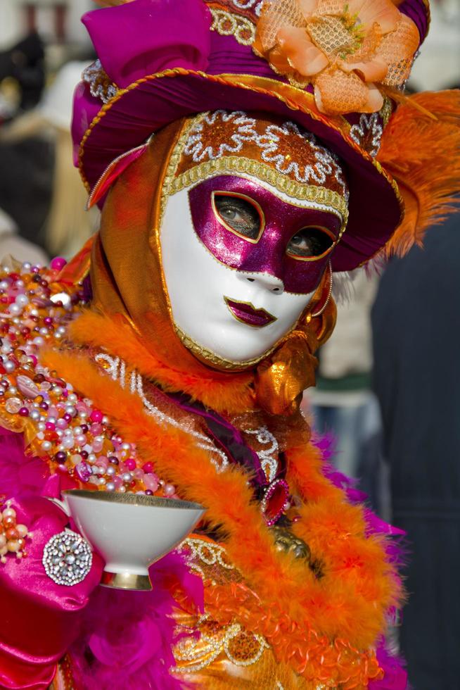 Venecia, Italia 2013 - Persona con máscara de carnaval veneciano foto