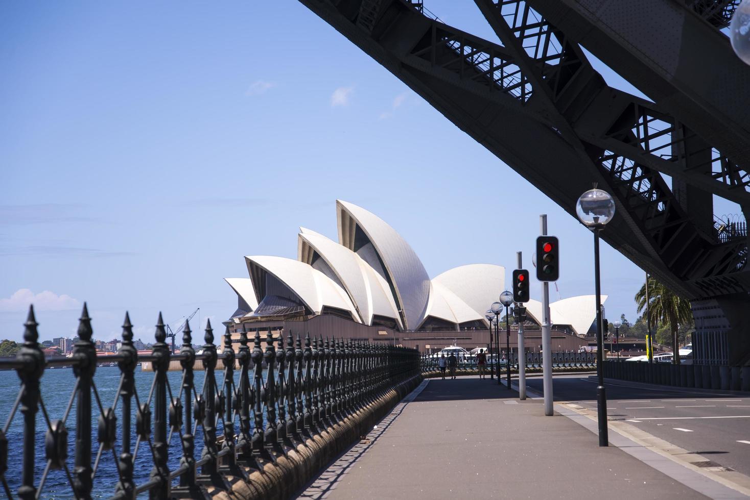 Sydney, Australia, 2015 - Ver en Sydney Opera House en Sydney, Australia. Fue diseñado por el arquitecto danés jorn utzon y se inauguró el 20 de octubre de 1973. foto