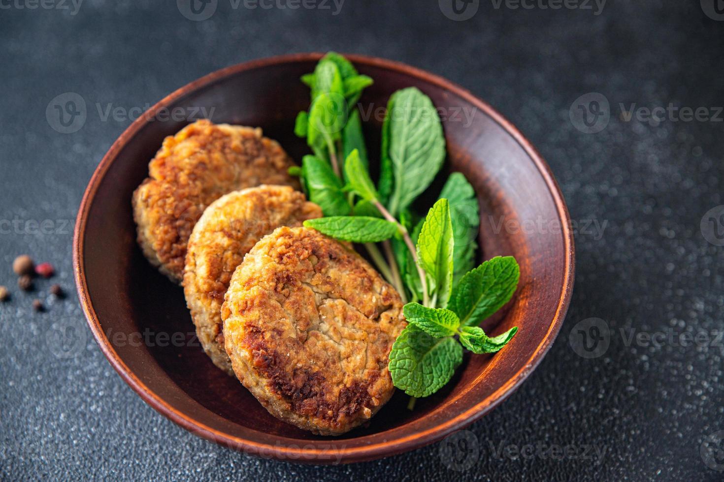 chuletas de verduras albóndigas de frijoles legumbres comida vegana o vegetariana foto