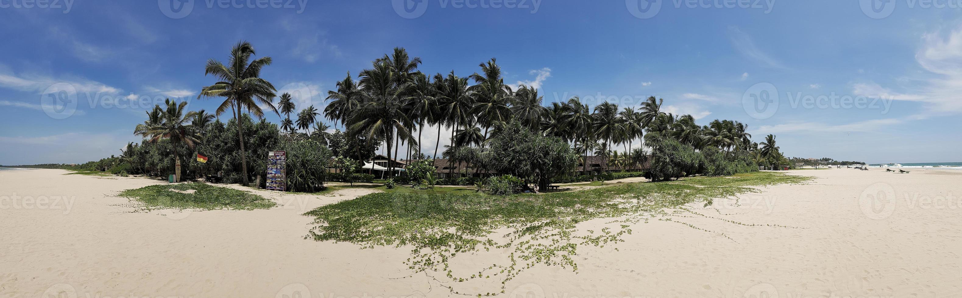 Panorama de la playa de Bentota en Sri Lanka, Asia. Playas más hermosas. foto