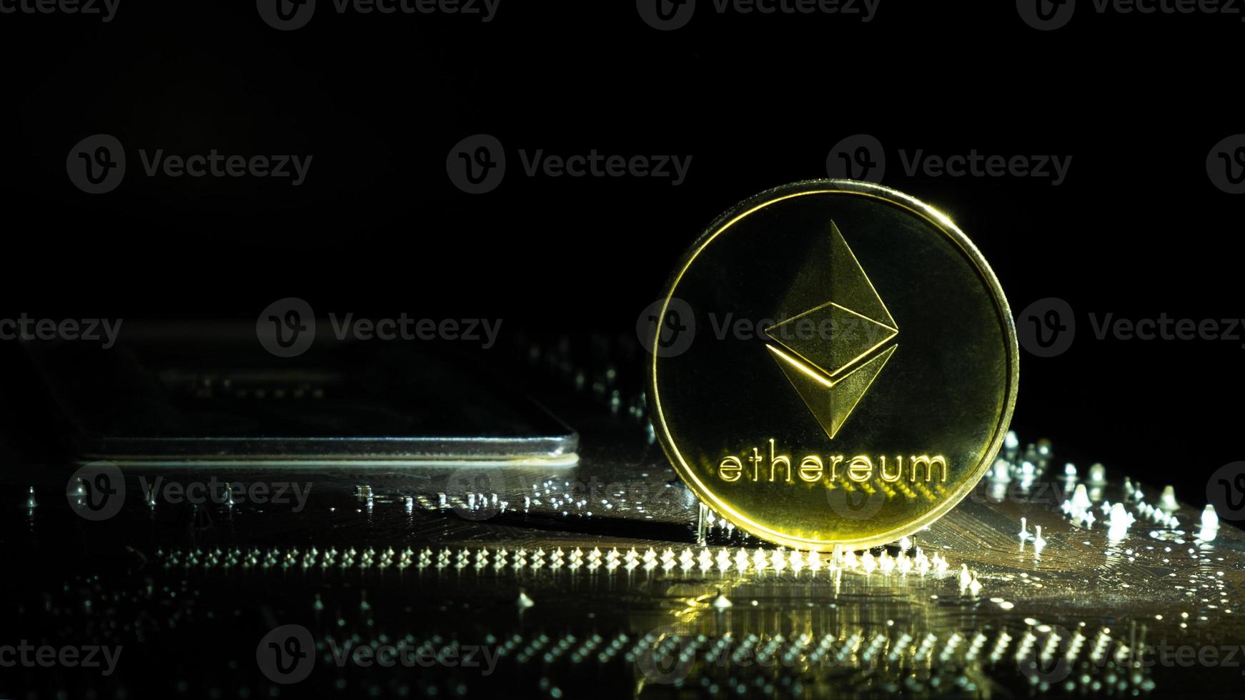 moneda de oro ethereum dinero electrónico moderno, eth crypto dinero digital foto