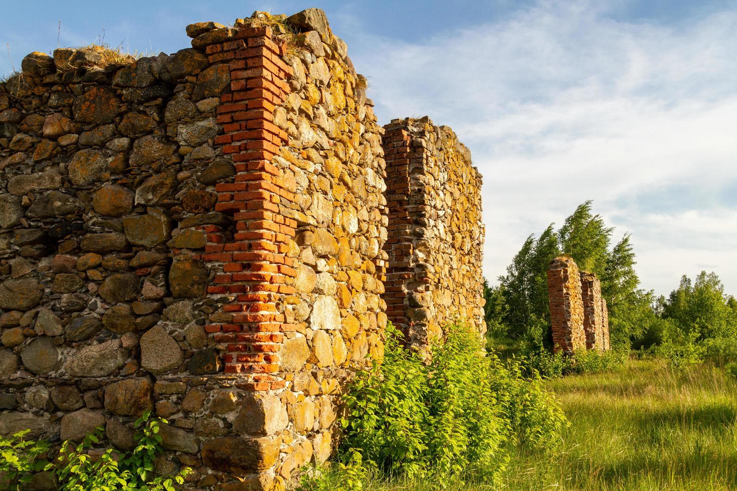 ruinas de edificios de piedra foto