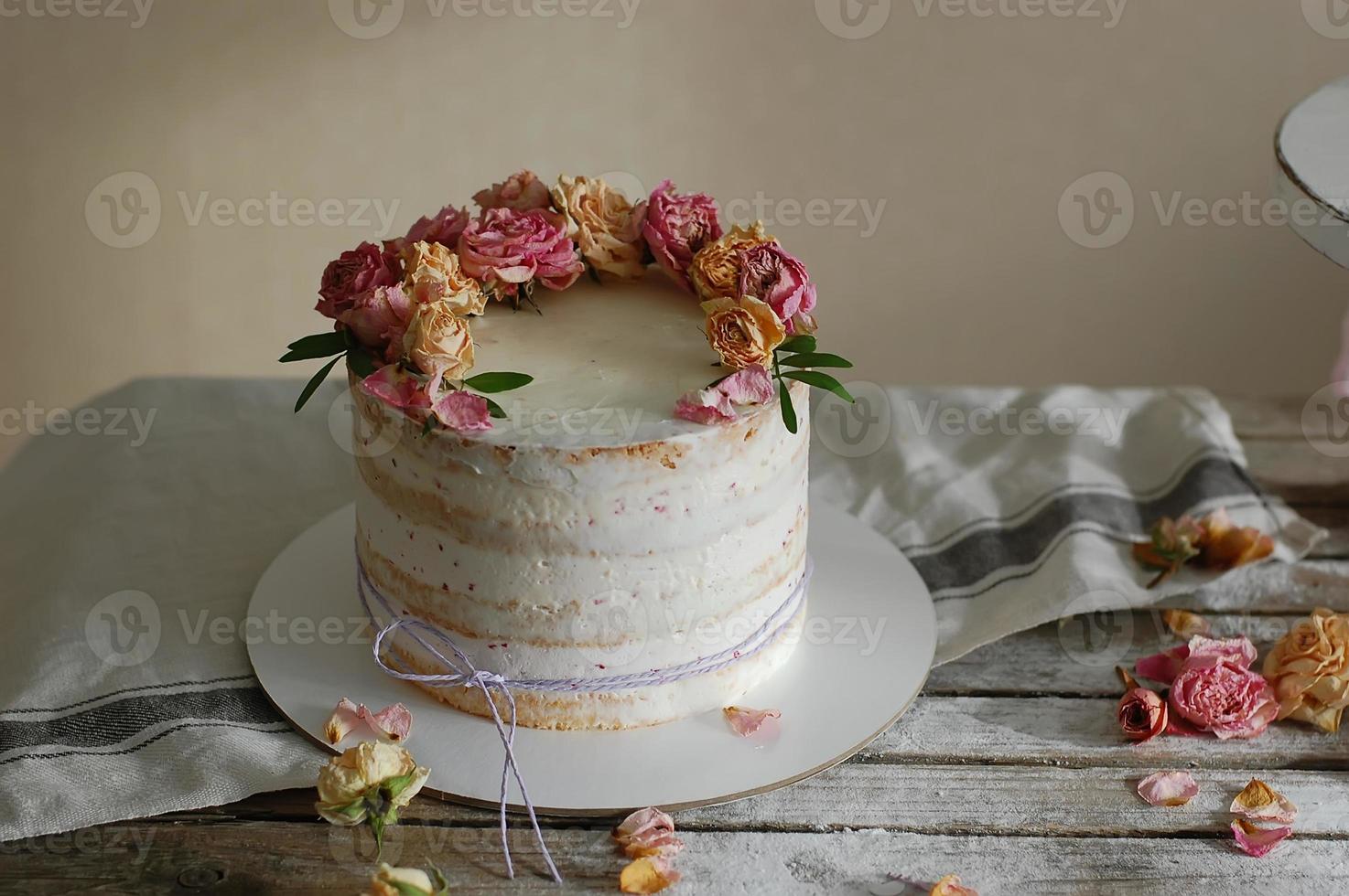 Tarta crema flores naturales