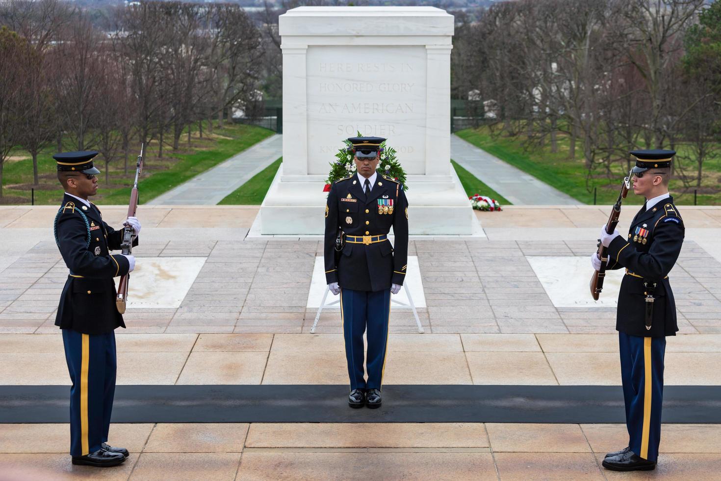 Cambio de guardia en la tumba de los desconocidos, el Cementerio Nacional de Arlington, Washington DC, EE. foto