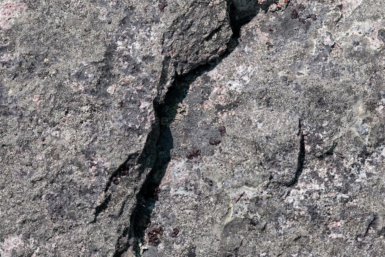 textura de roca gris y negra, todas las piedras negras grises oscuras son mármol y textura para la fabricación de azulejos foto