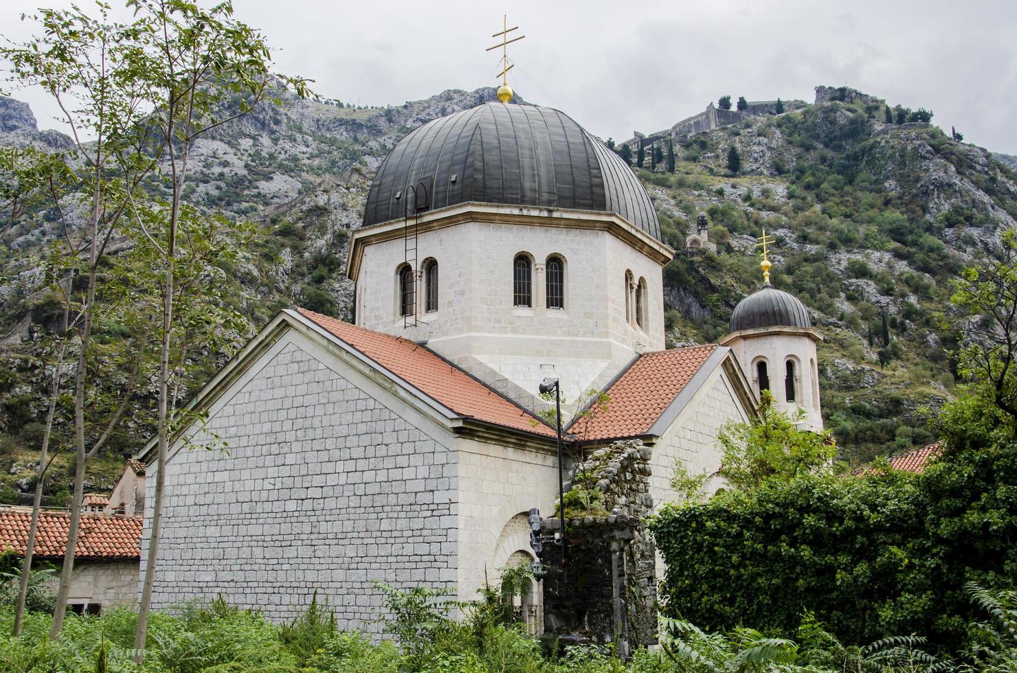 iglesia en kotor, montenegro foto