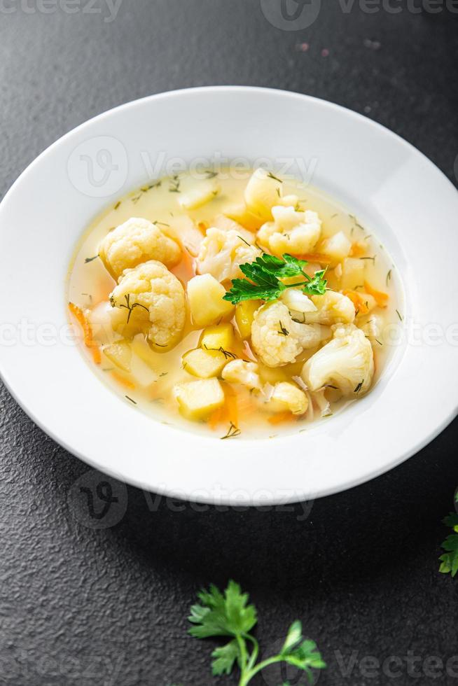 sopa de coliflor verduras primer plato comida vegetariana foto