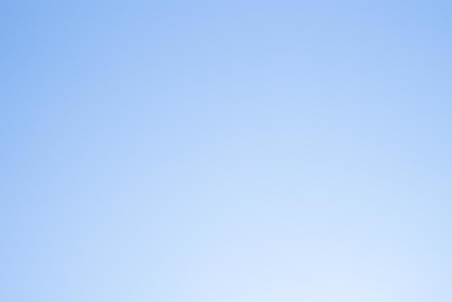 gradiente de fondo de cielo azul claro. concepto de fondo de pantalla y telón de fondo foto