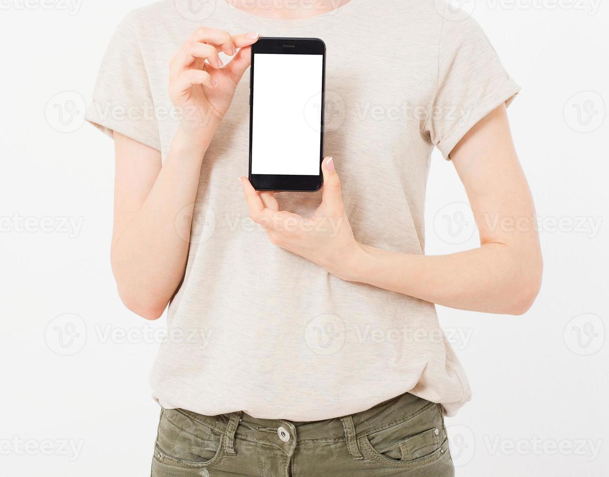 Asimiento de la mano femenina teléfono móvil aislado en blanco, mujer sosteniendo el teléfono con pantalla vacía, pantalla en blanco, tocando foto