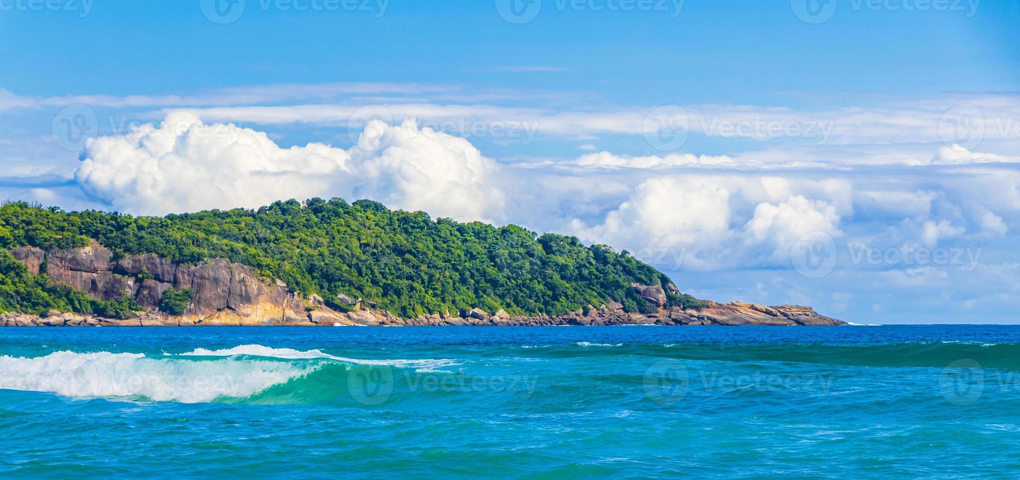 fuerte oleaje praia lopes playa mendes isla ilha grande brasil. foto