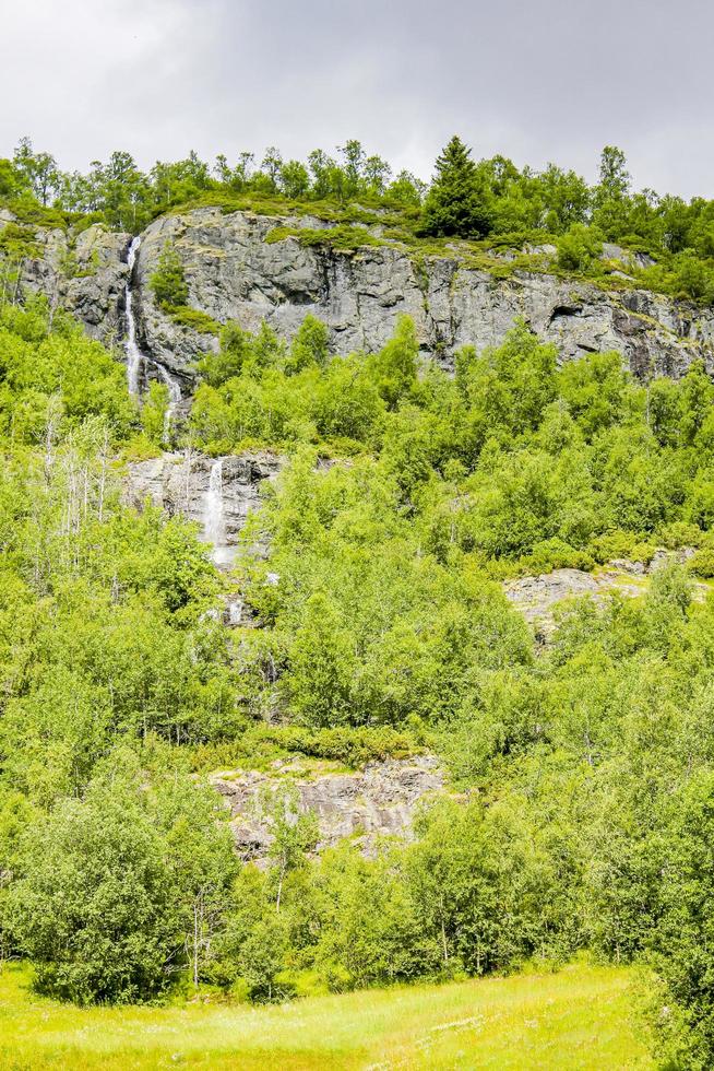 cascada en el hermoso lugar hemsedal, noruega. foto