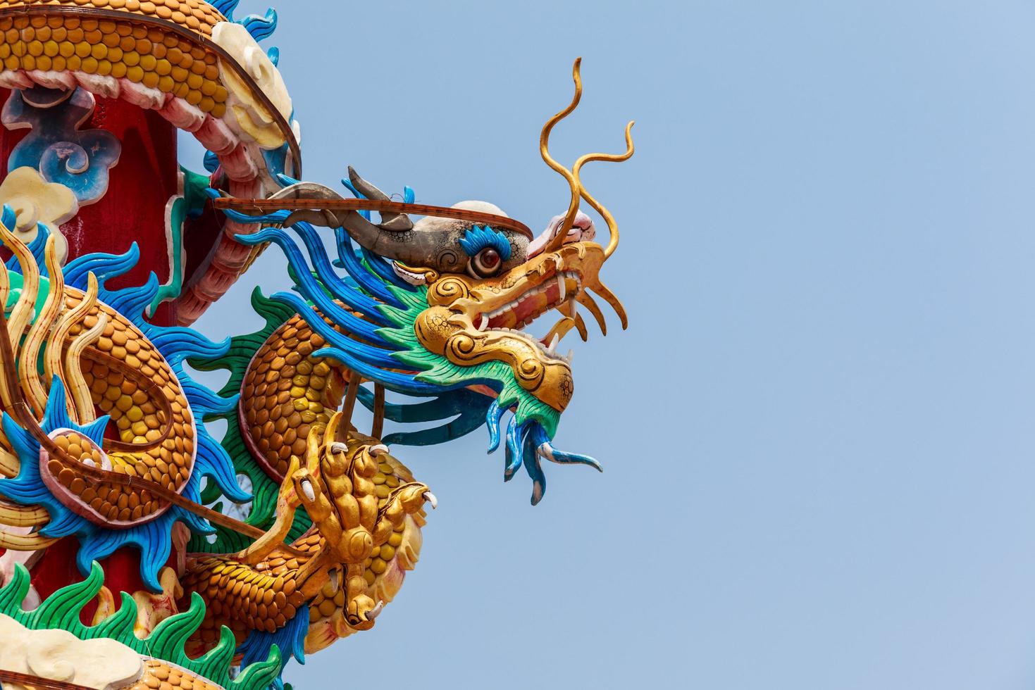 Chinese Dragon statue photo