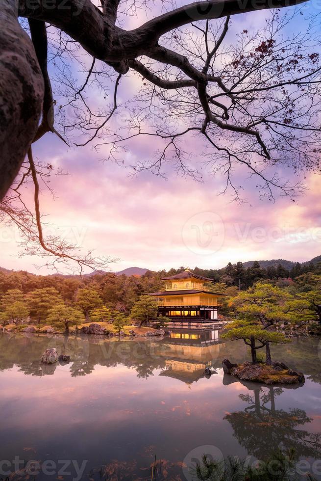 templo kinkakuji el templo del pabellón dorado un templo budista en kyoto, japón foto
