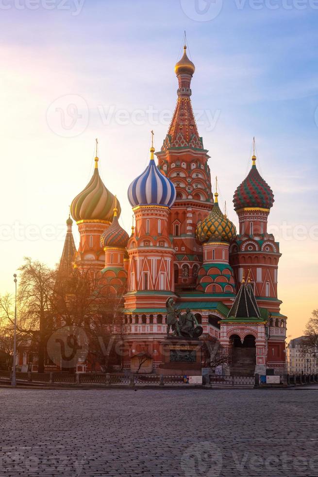 Catedral de San Basilio en la Plaza Roja en Moscú, Rusia foto