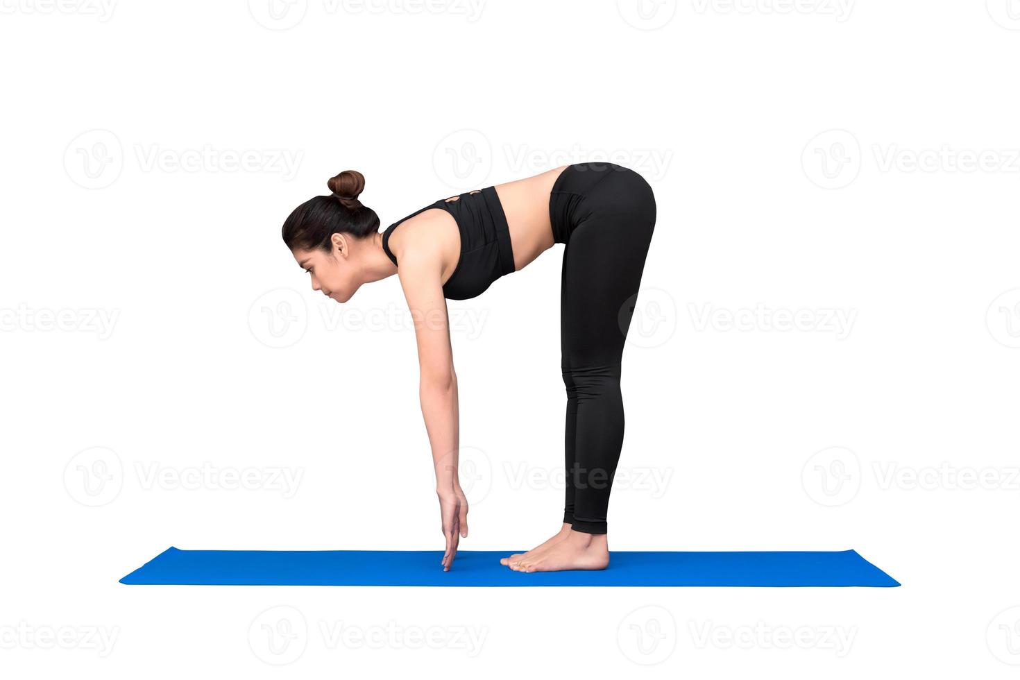 Mujer sana ejercicio de yoga aislado con trazado de recorte sobre fondo blanco.Diseño de fotografía para fitness mujer deportiva y concepto sanitario. foto