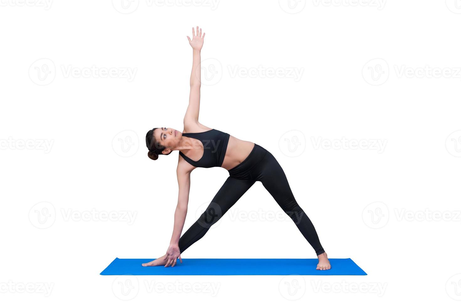 Mujer sana ejercicio de yoga aislado con trazado de recorte sobre fondo blanco.Diseño de fotografía para fitness mujer deportiva y concepto sanitario. foto