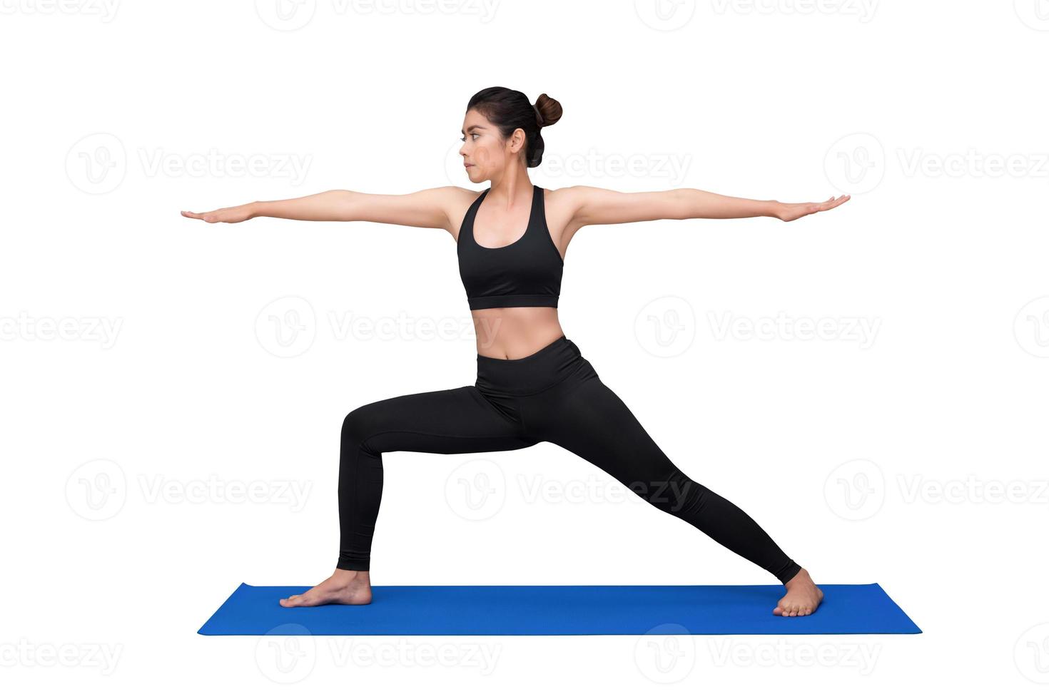 Mujer sana ejercicio de yoga aislado con trazado de recorte sobre fondo blanco.Diseño de fotografía para fitness mujer deportiva y concepto sanitario. foto