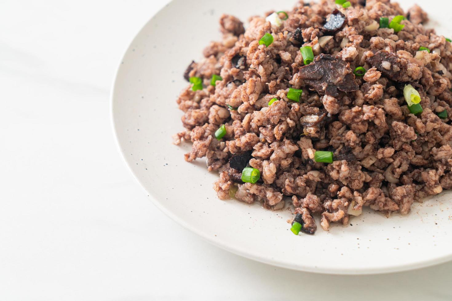 aceitunas chinas salteadas con carne de cerdo picada foto