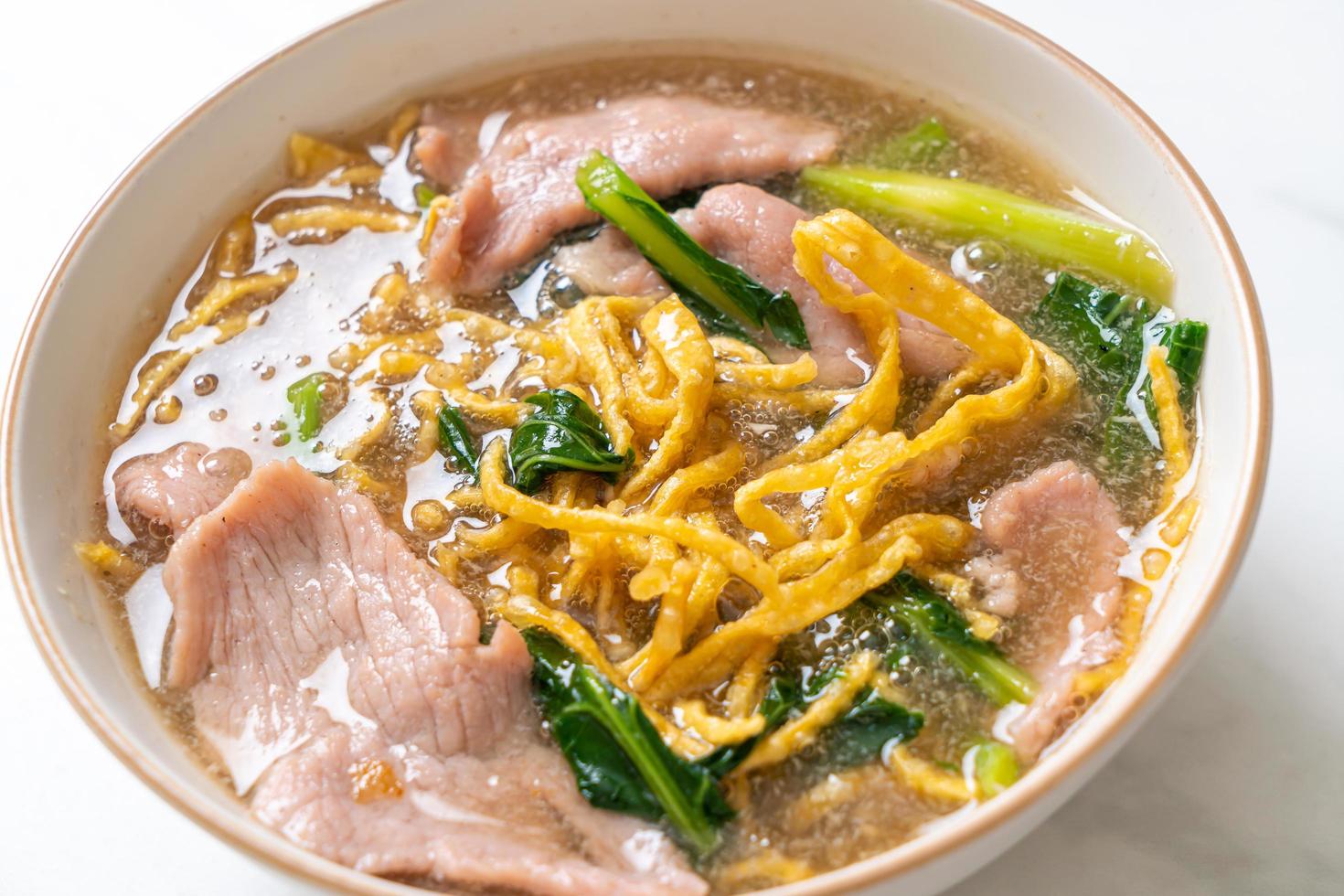 Crispy noodles with Pork in Gravy Sauce photo