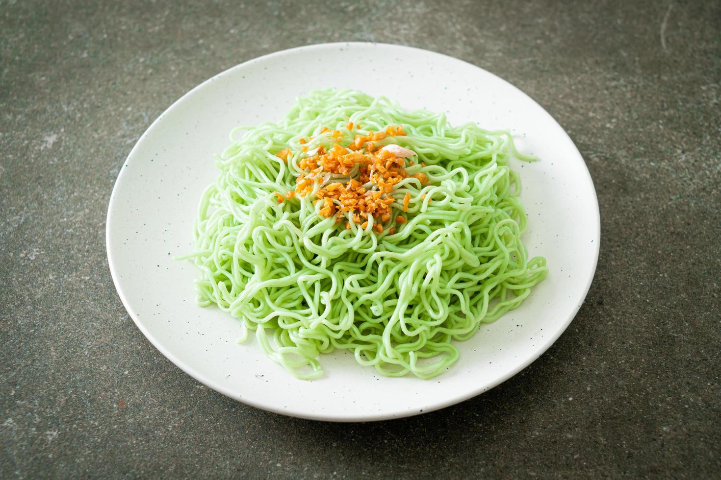 green jade noodle with garlic photo