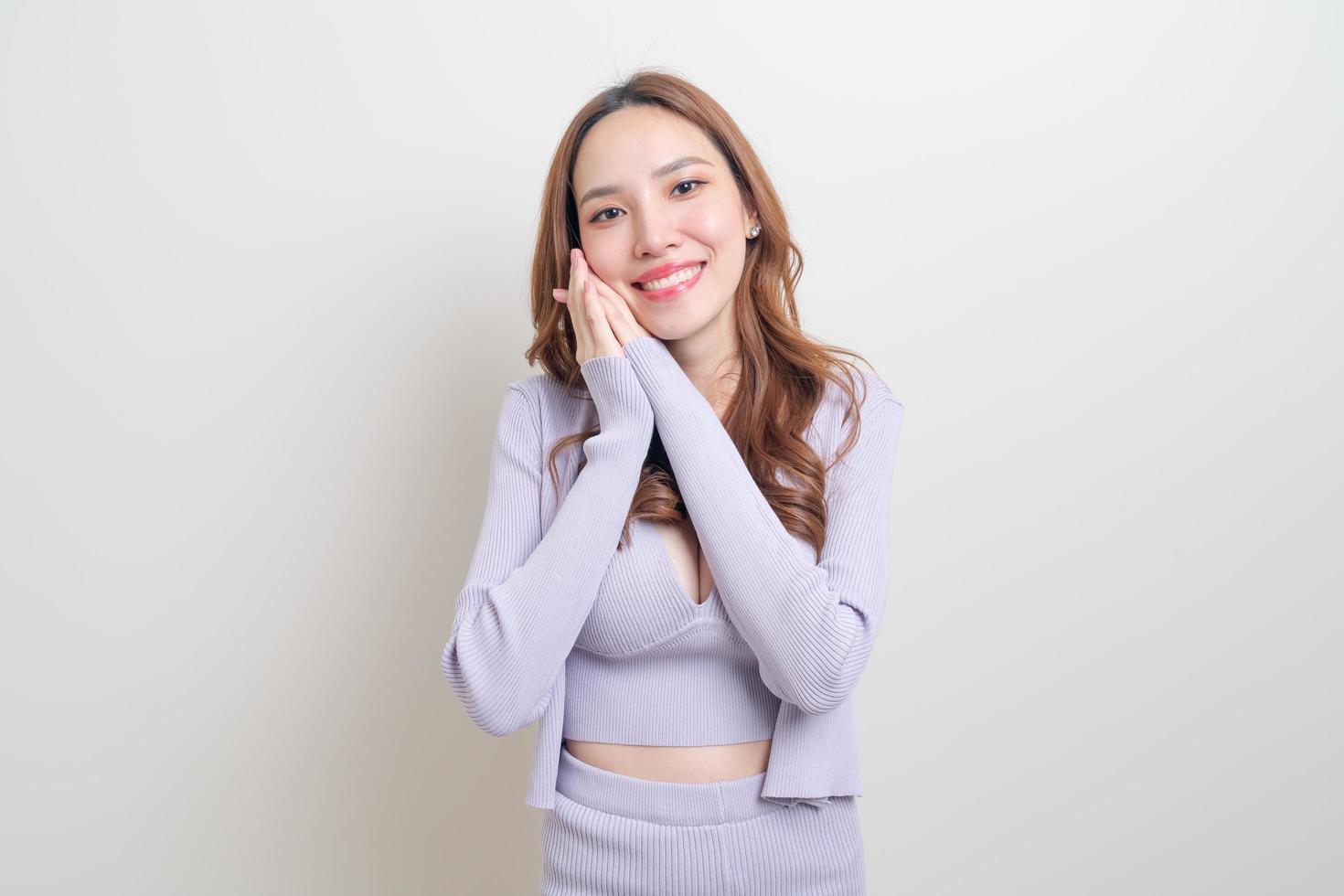 retrato, mujer hermosa, con, sentimiento feliz, y, sonriente foto