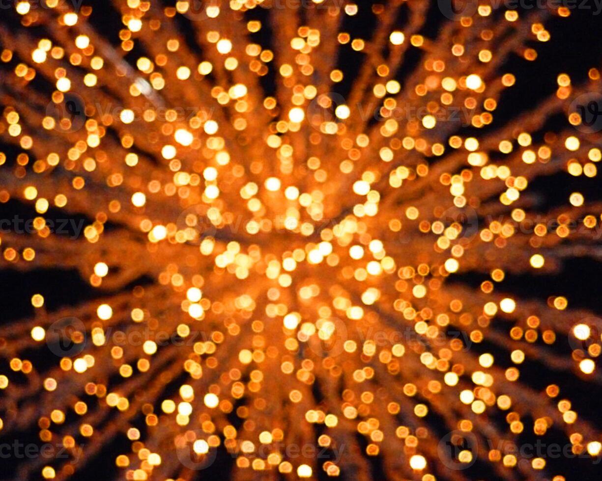 Fondo de luces de Navidad de desenfoque naranja luces abstractas desenfocadas puntos de luz de desenfoque negro. foto