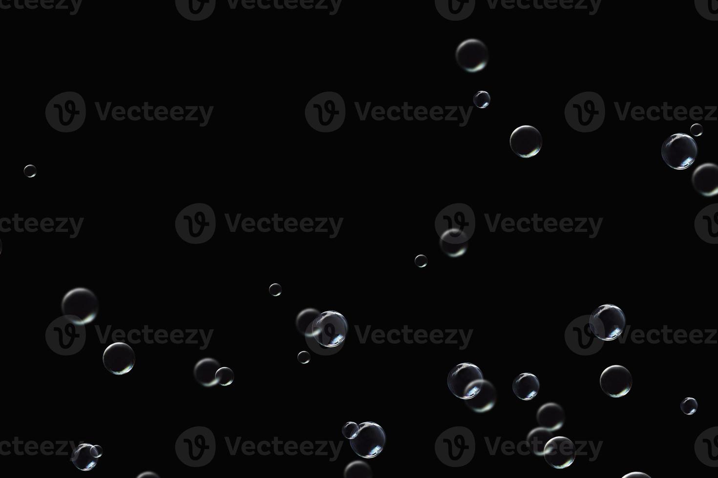 burbujas transparentes patrón de jabón superposición partículas abstractas salpicaduras de agua en negro. foto