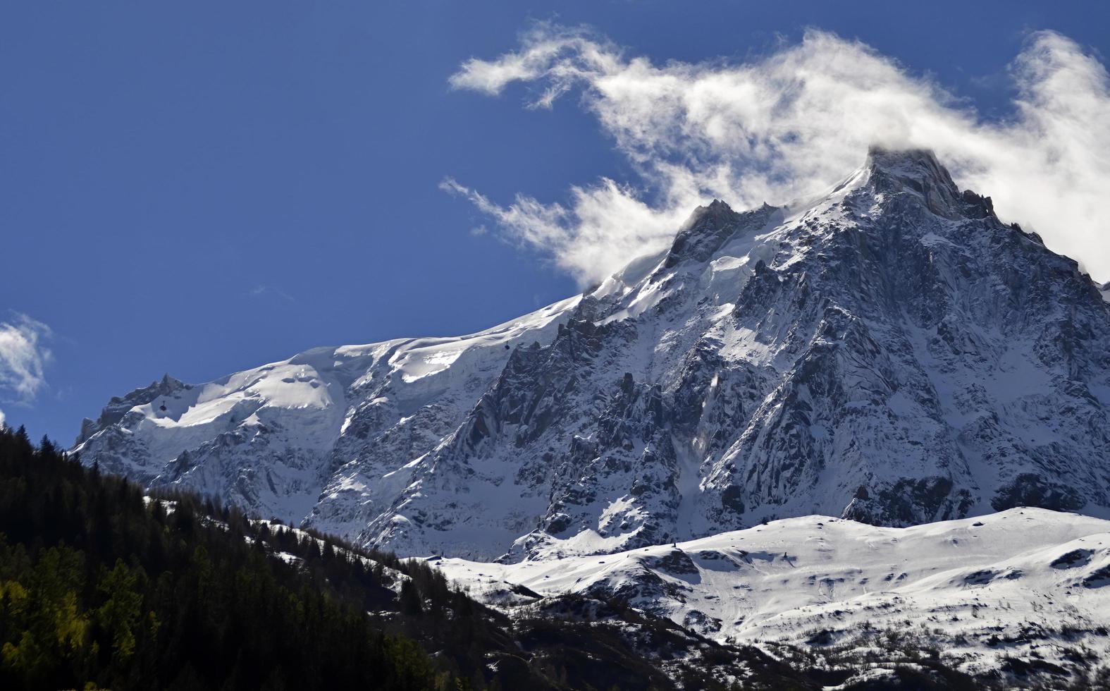 monte bianco a las afueras del túnel del mont blanc. Italia foto