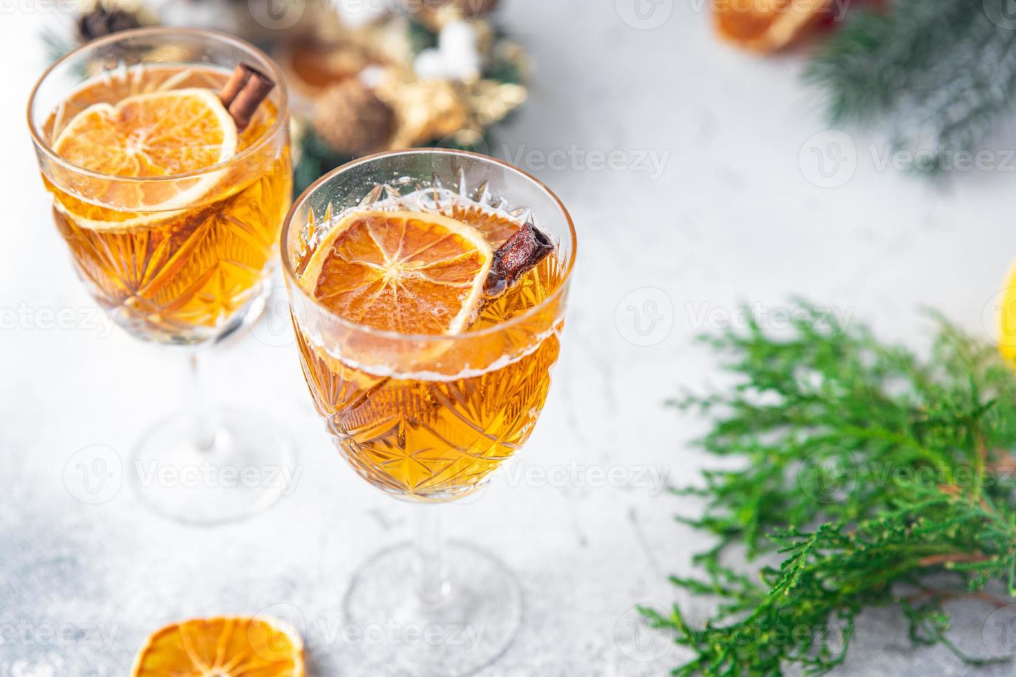 navidad vino caliente coctel espumoso, grog vino especias año nuevo bebida dulce foto