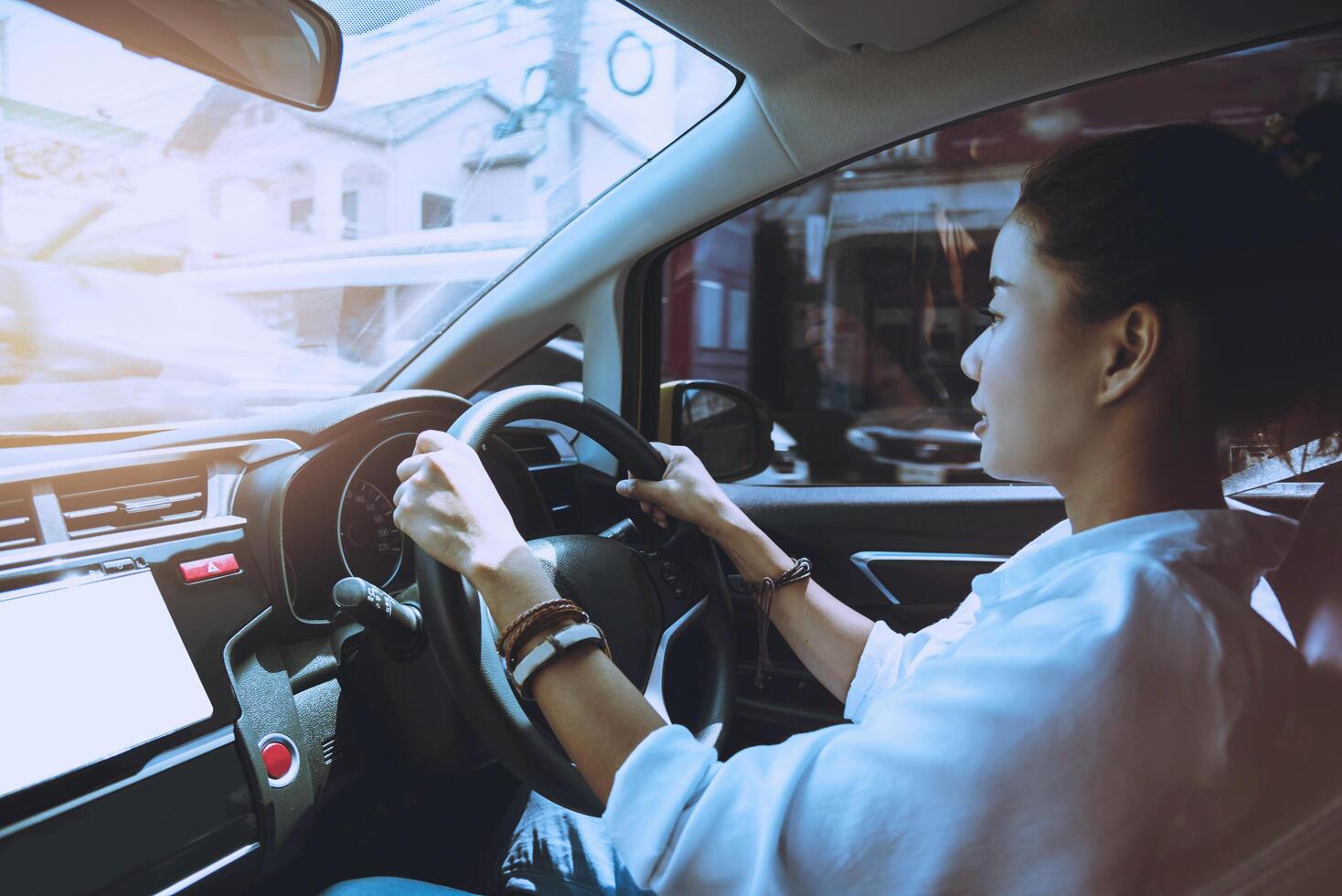 Woman hand holding the steering wheel a car. drive a car travel relax