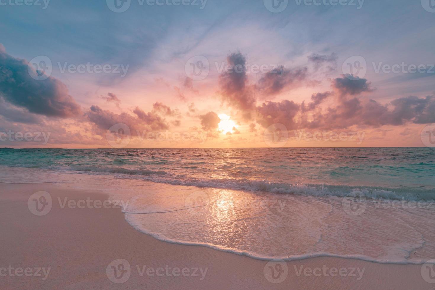 primer plano de la playa de arena de mar. paisaje de playa panorámica. inspirar tropi foto