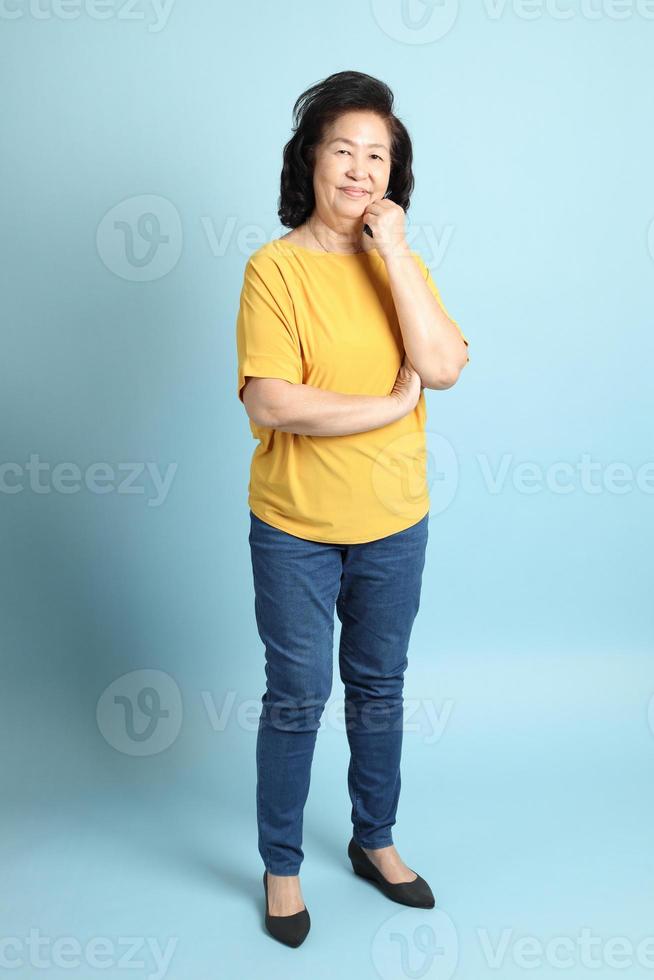 mujer asiática senior foto