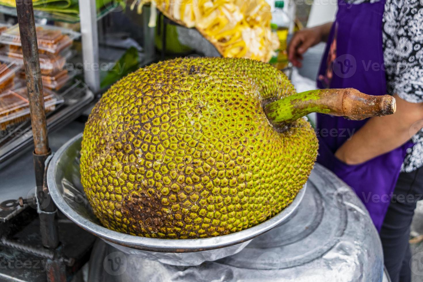 enorme yaca en la comida de la calle en Bangkok, Tailandia. foto