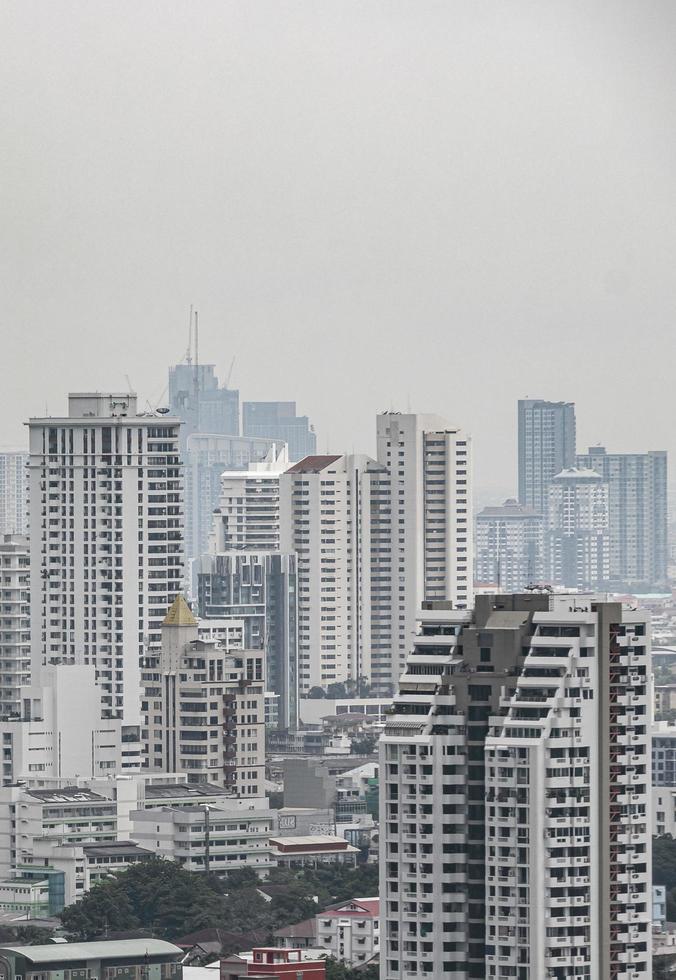 panorama de la ciudad de bangkok rascacielos paisaje urbano de la capital de tailandia. foto